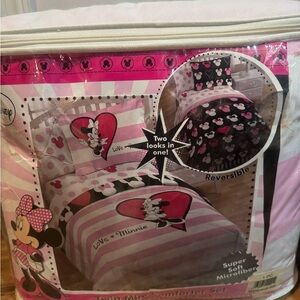 Brand new twin size comforter